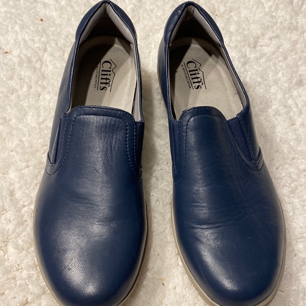 Womens Cliffs by White Mountain casual solid blue slip on shoes size 9.5. EUC